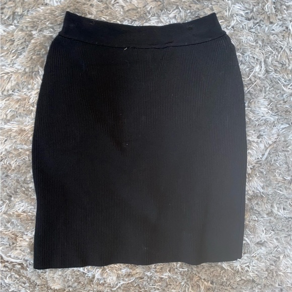 Black two piece set. Skirt and matching top - Picture 7 of 7